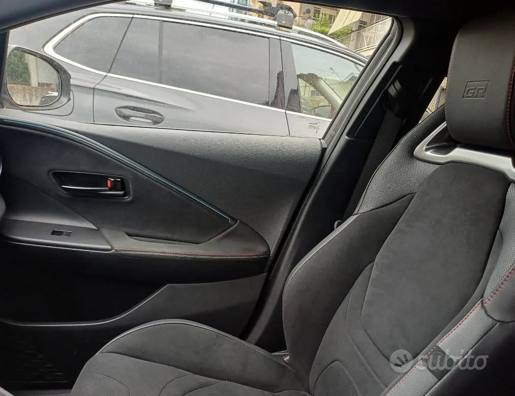 Toyota Chr 2024 photo 3