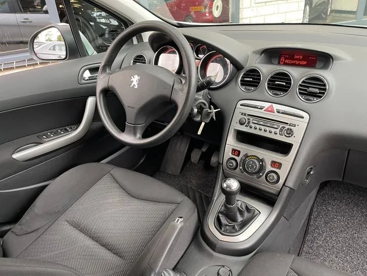Peugeot 308 2010 photo 2