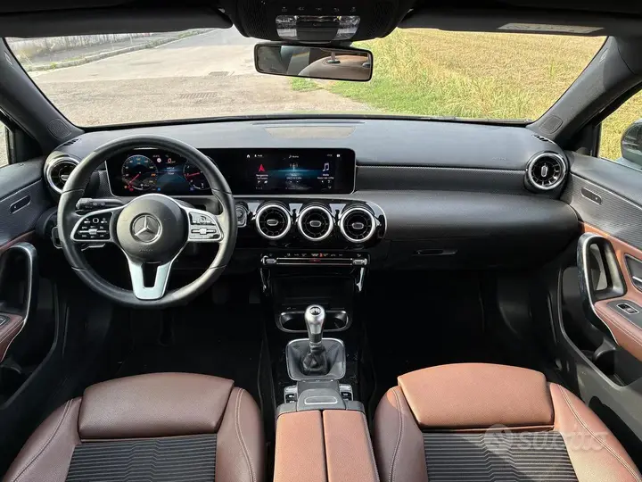 Mercedes-Benz A 200 2018 photo 3