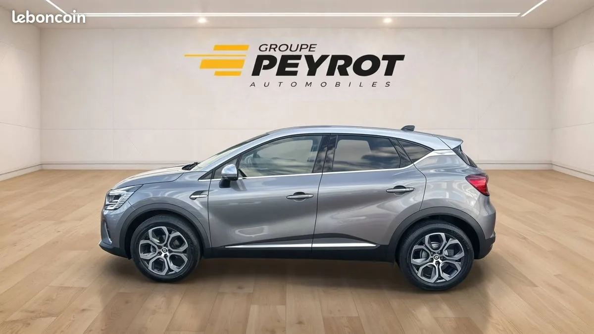 Renault Captur 2023 photo 3