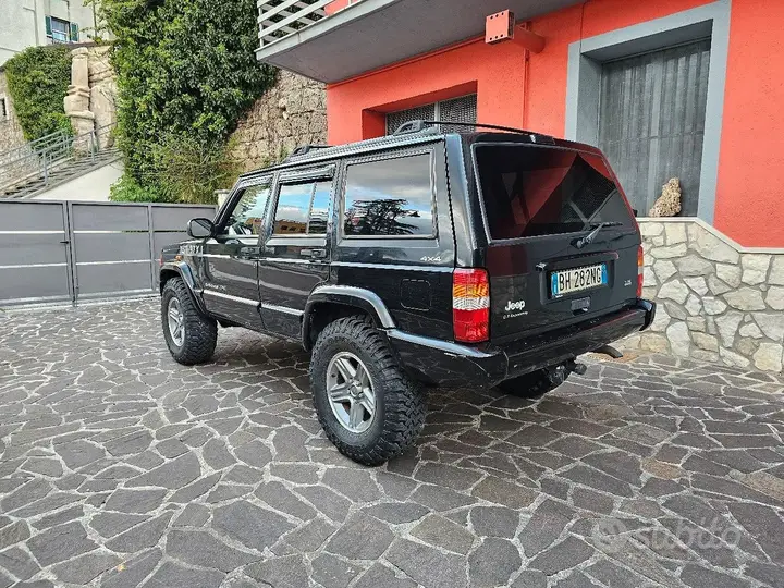 Jeep Cherokee 2000 photo 3