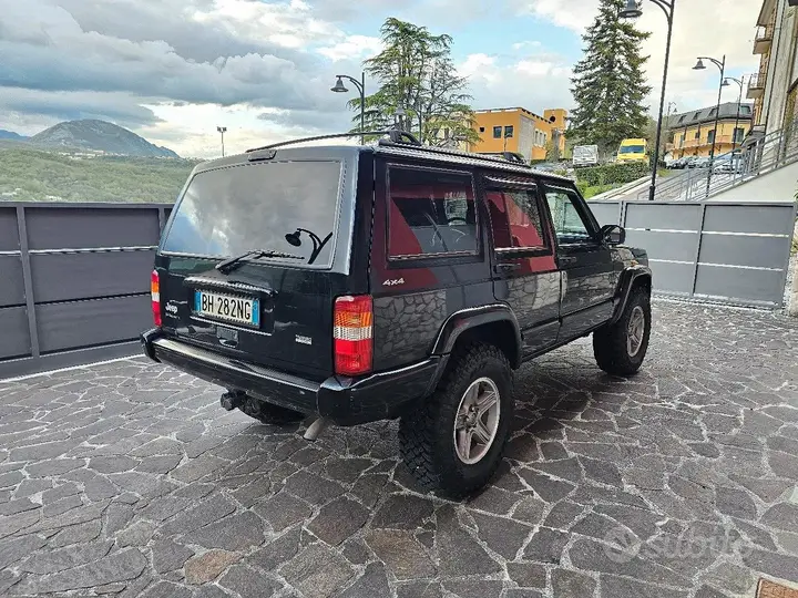 Jeep Cherokee 2000 photo 4