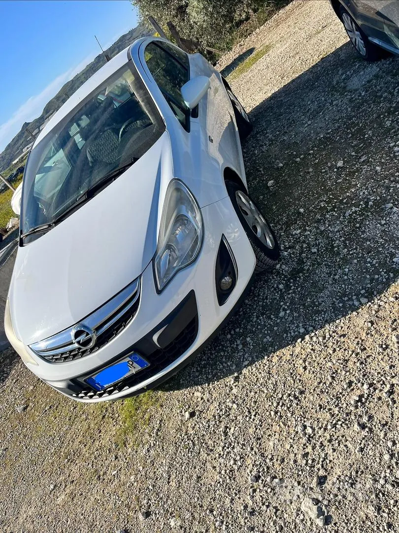 Opel Corsa 2013 photo 2