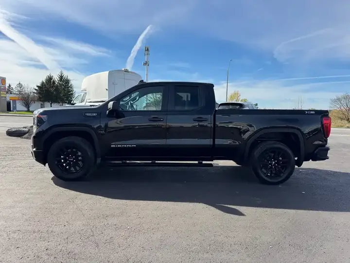 GMC Sierra 1500 2023 photo 2