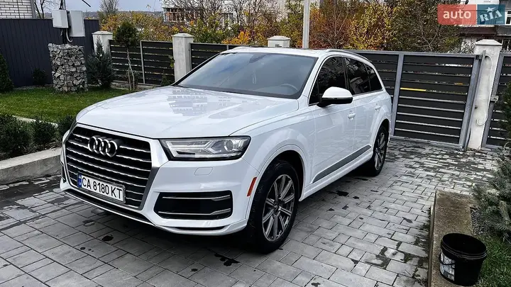 Audi Q7 2017 photo 2