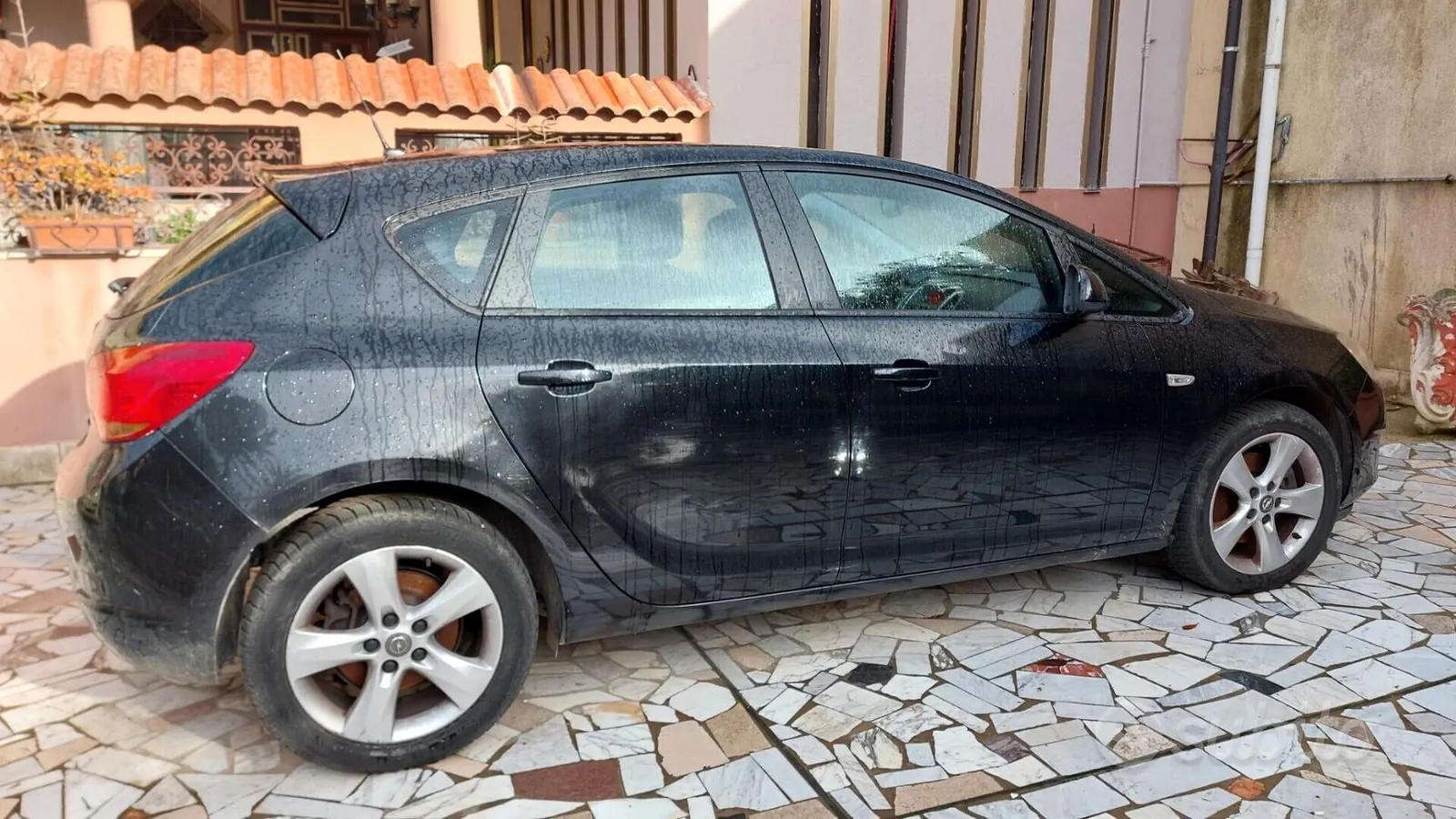 Opel Astra 2010 photo 4