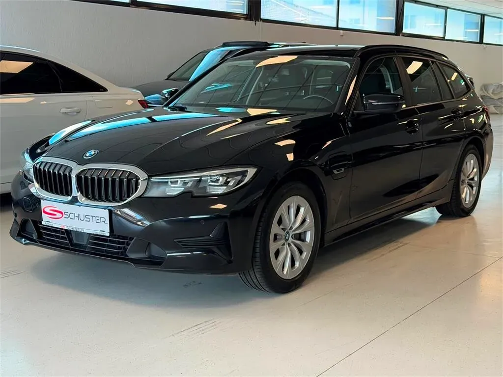 BMW 3 Series 2022 photo 3