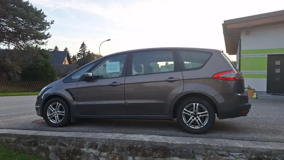 Ford S-Max 2011 photo 2