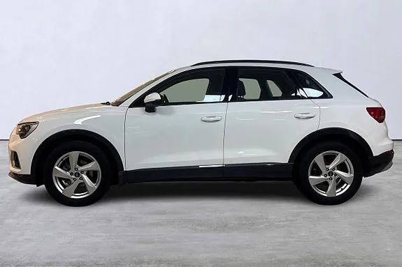 Audi Q3 2022 photo 2