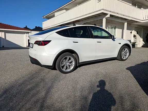 Tesla Model Y 2024 photo 5