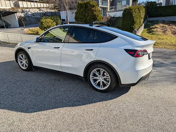Tesla Model Y 2024 photo 3