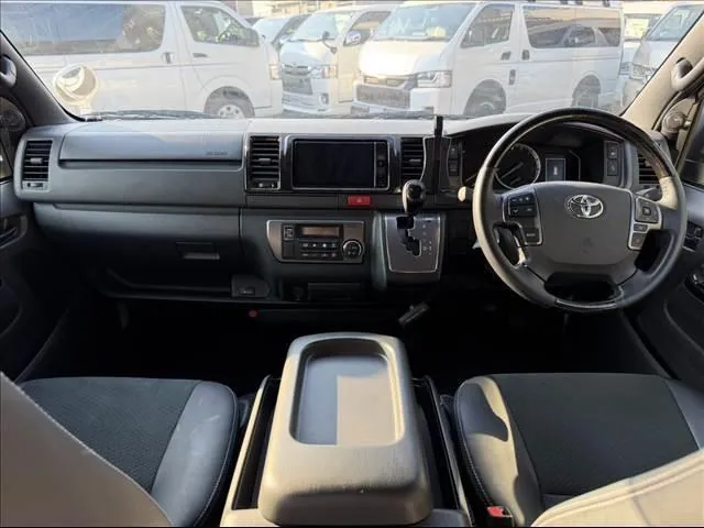 Toyota Hiace Gl 2023 photo 4