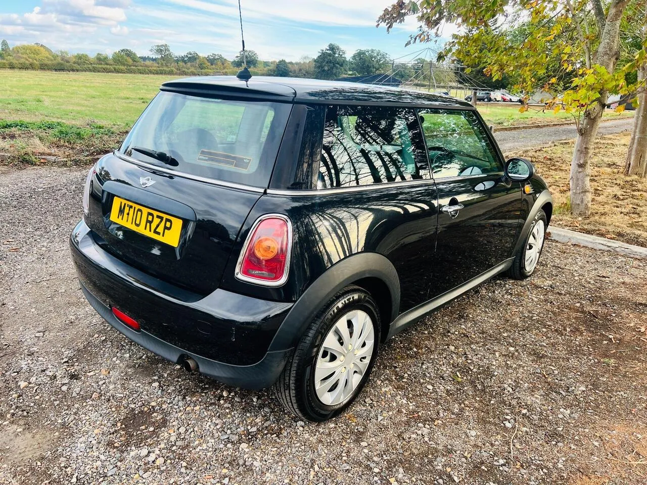 Mini Hatch 2010 photo 2