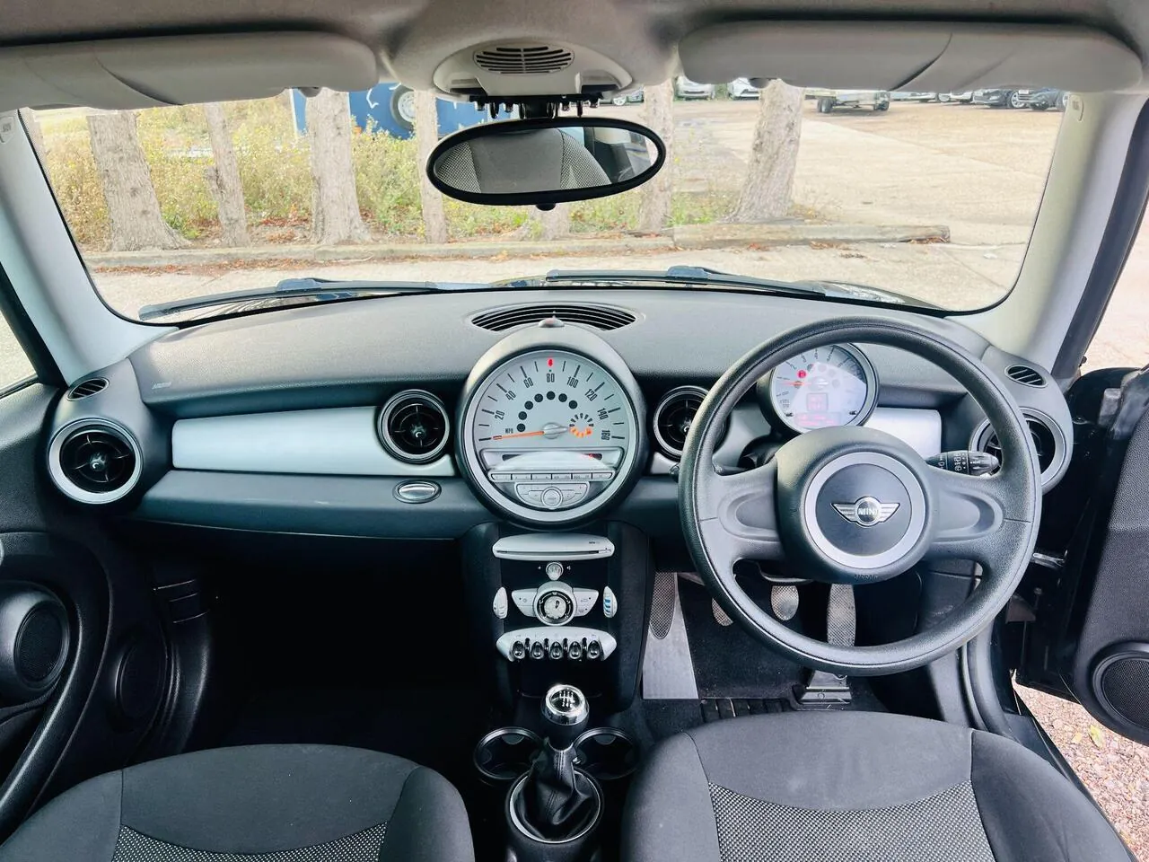 Mini Hatch 2010 photo 4
