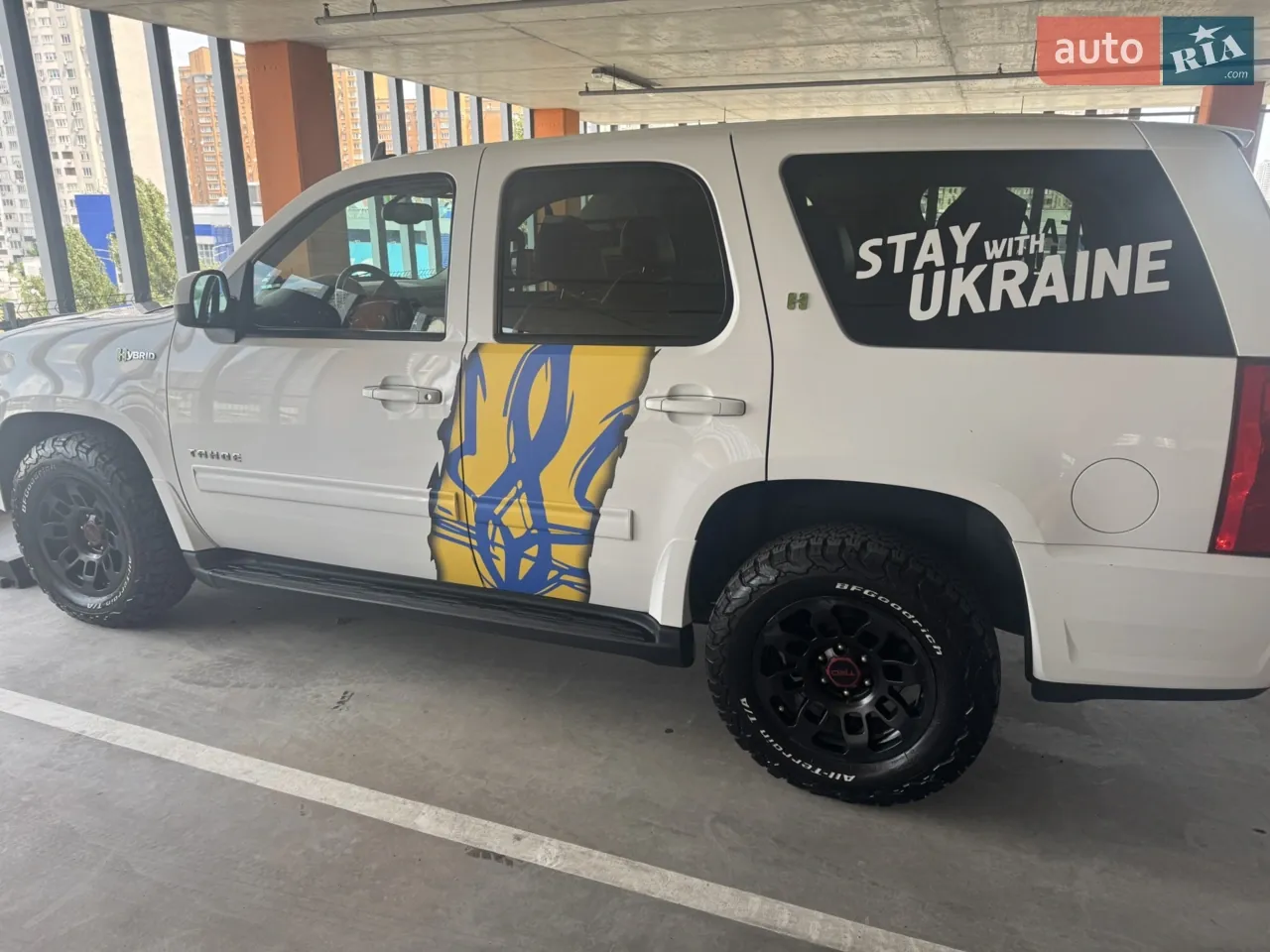 Chevrolet Tahoe 2012 photo 2