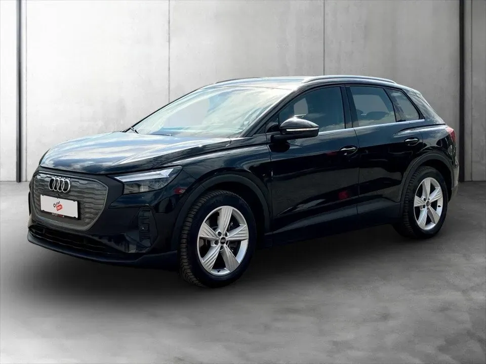 Audi Q4 2023 photo 2
