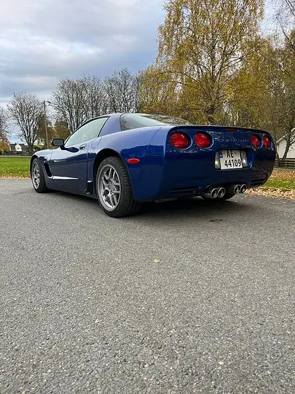 Chevrolet Corvette 2002 photo 2