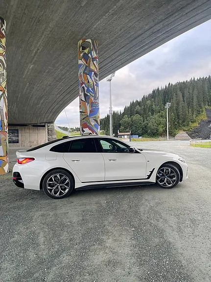 BMW I4 2022 photo 3