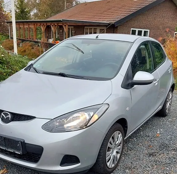 Mazda 2 2009 photo 2