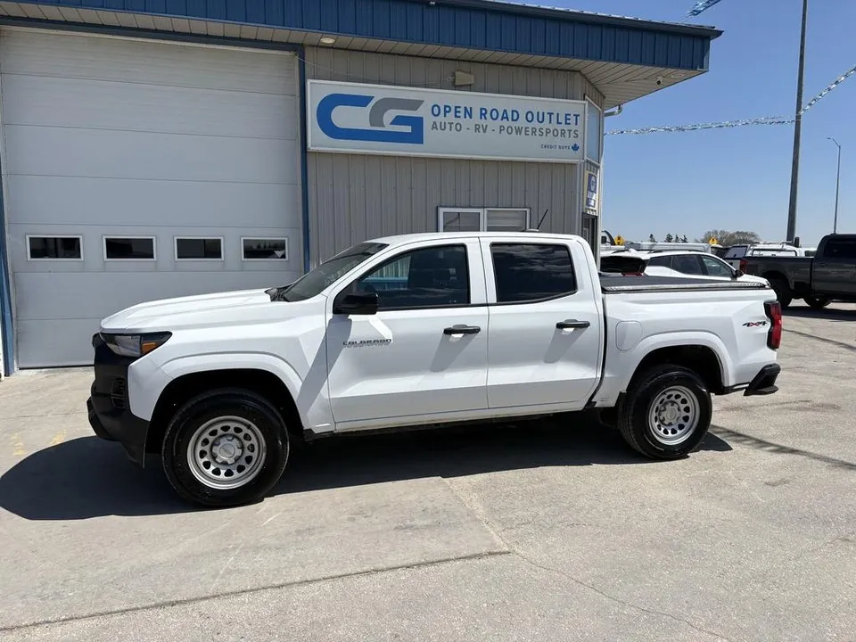 Chevrolet Colorado 2023 photo 2