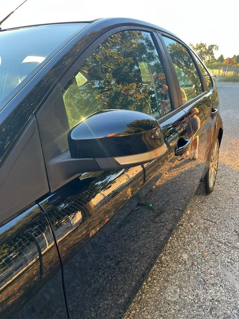 Ford Focus 2009 photo 2