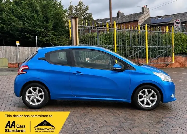 Peugeot 208 2013 photo 4