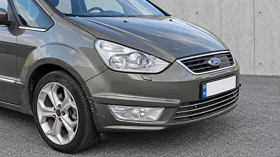 Ford Galaxy 2010 photo 4