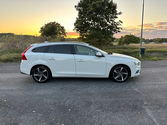 Volvo V60 2014 photo 2