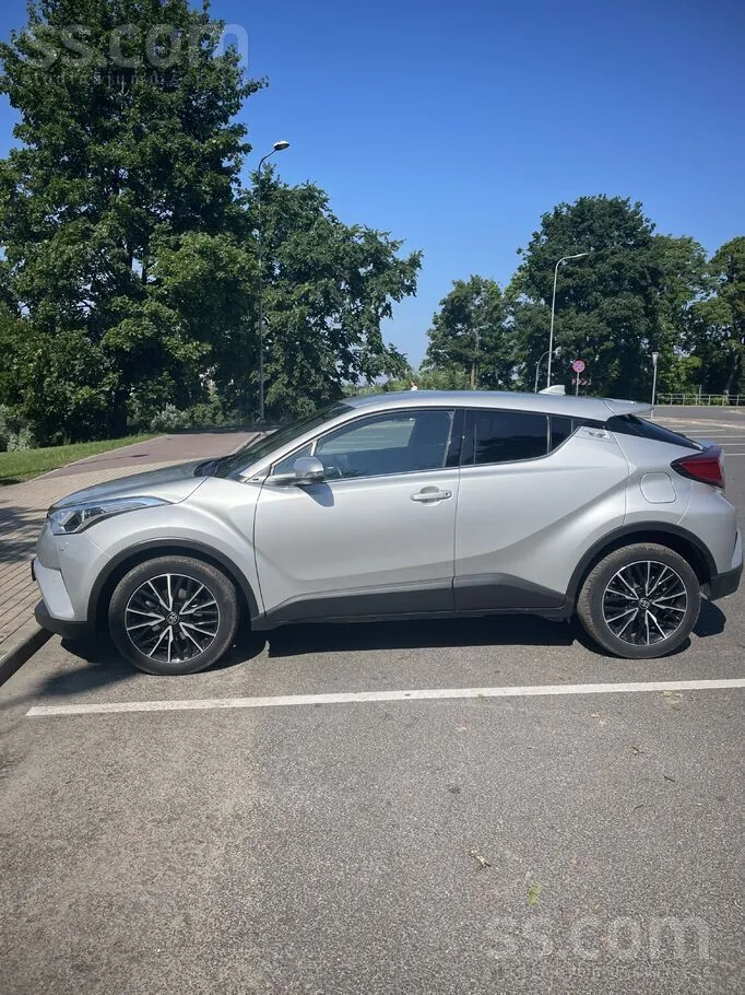 Toyota C-Hr 2018 photo 2