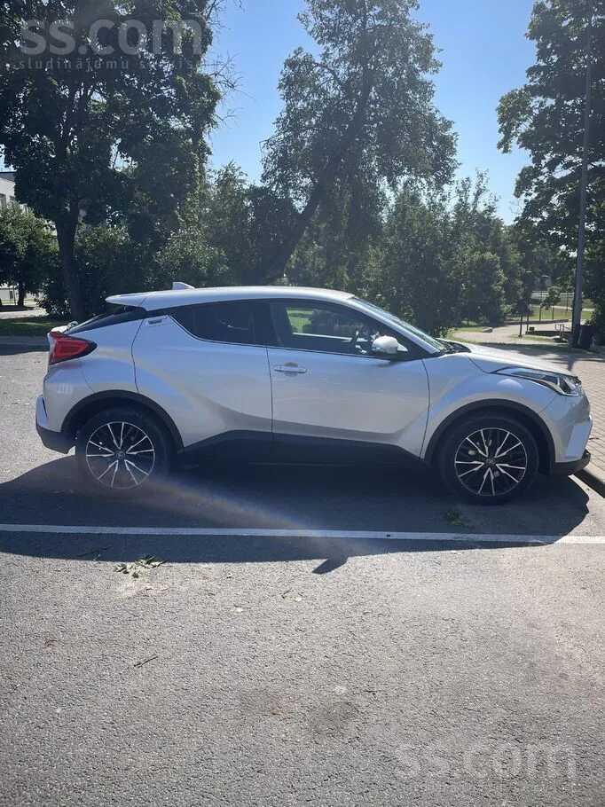 Toyota C-Hr 2018 photo 3
