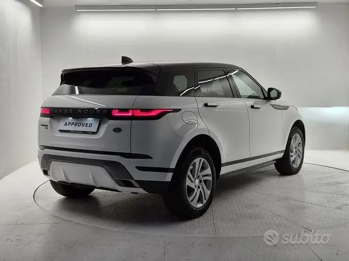 Land Rover Evoque 2022 photo 2