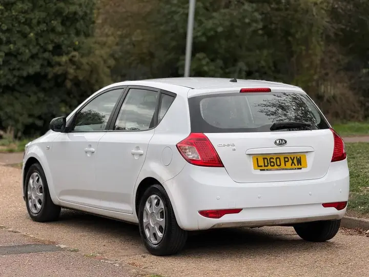 Kia Ceed 2010 photo 4