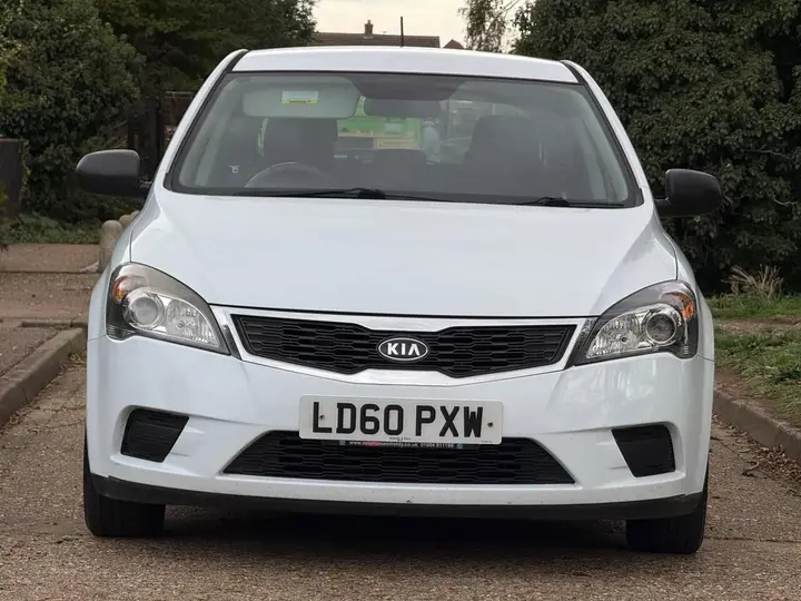 Kia Ceed 2010 photo 2
