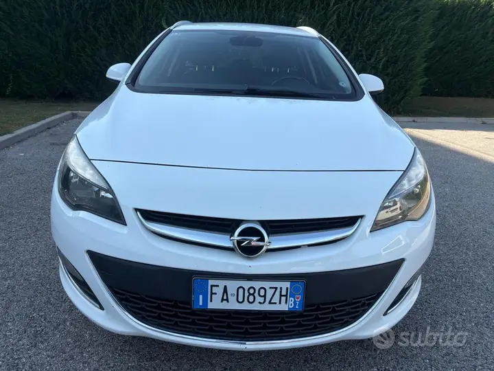 Opel Astra 2015 photo 2