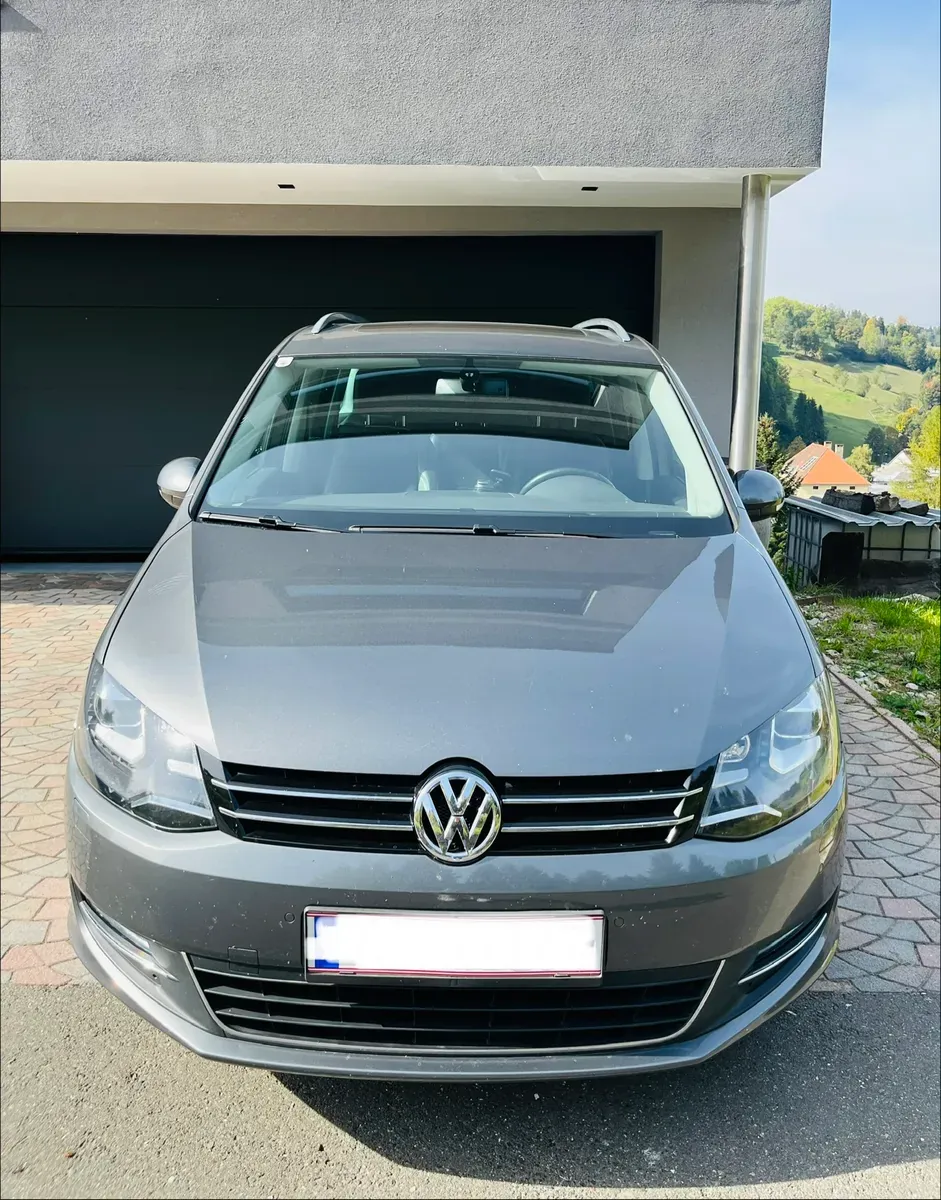 Volkswagen Sharan 2012 photo 2