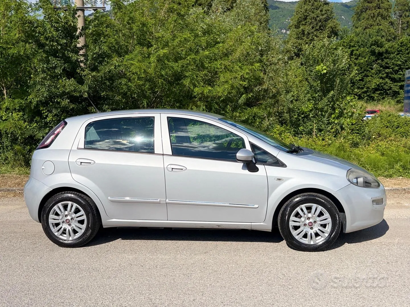 Fiat Punto 2015 photo 2
