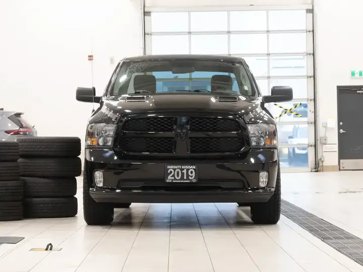 Ram 1500 Classic Crew Cab 2019 photo 5