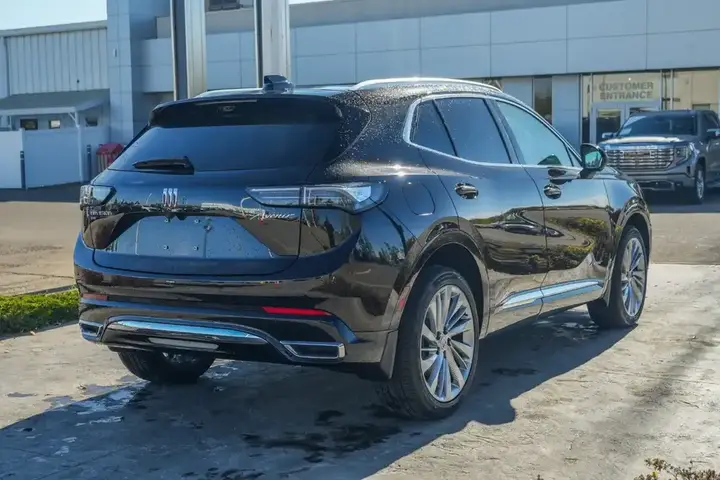 Buick Envision 2026 photo 2