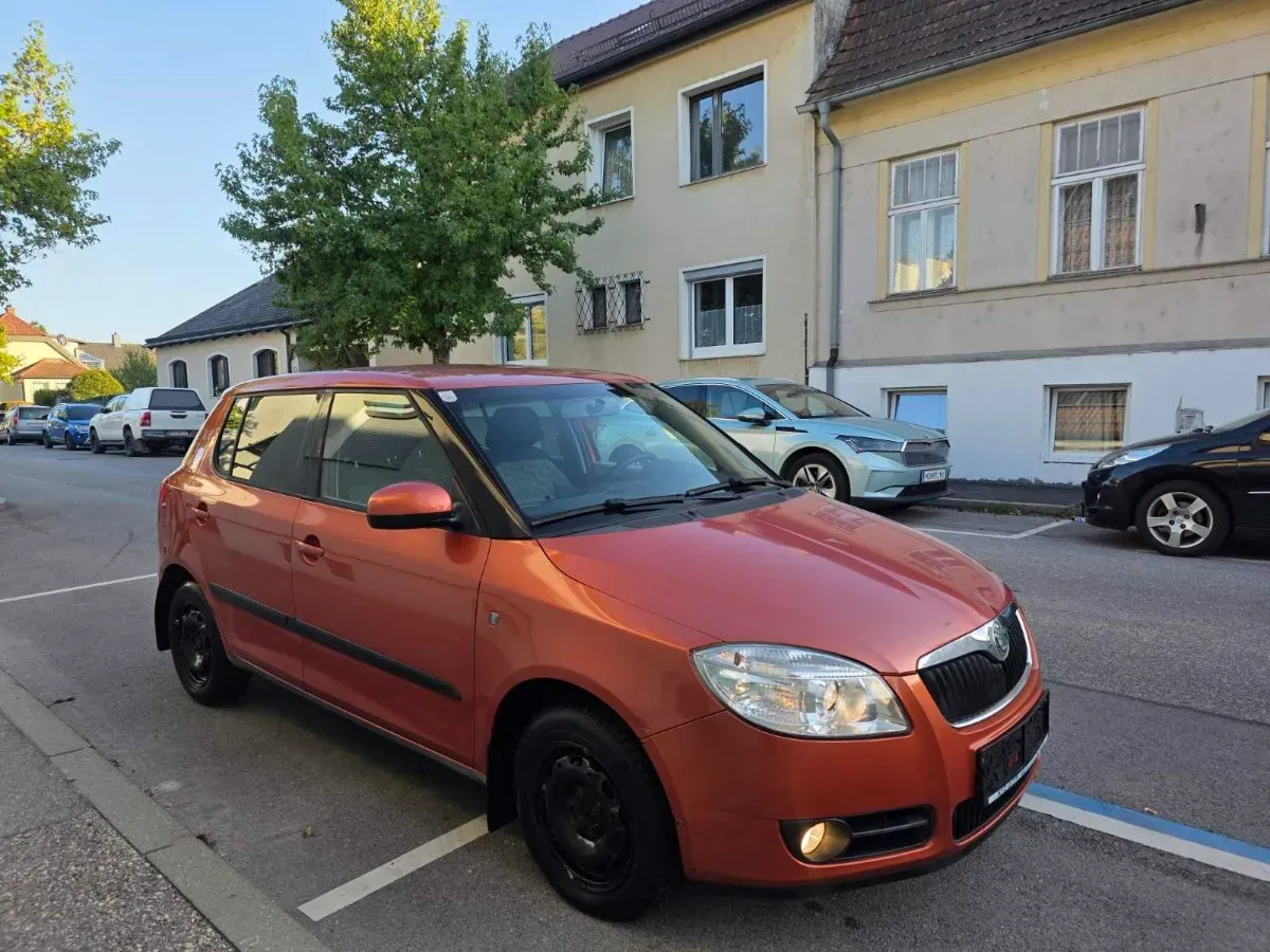 Skoda Fabia 2008 photo 2