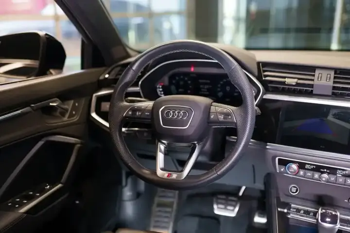 Audi Q3 2023 photo 3