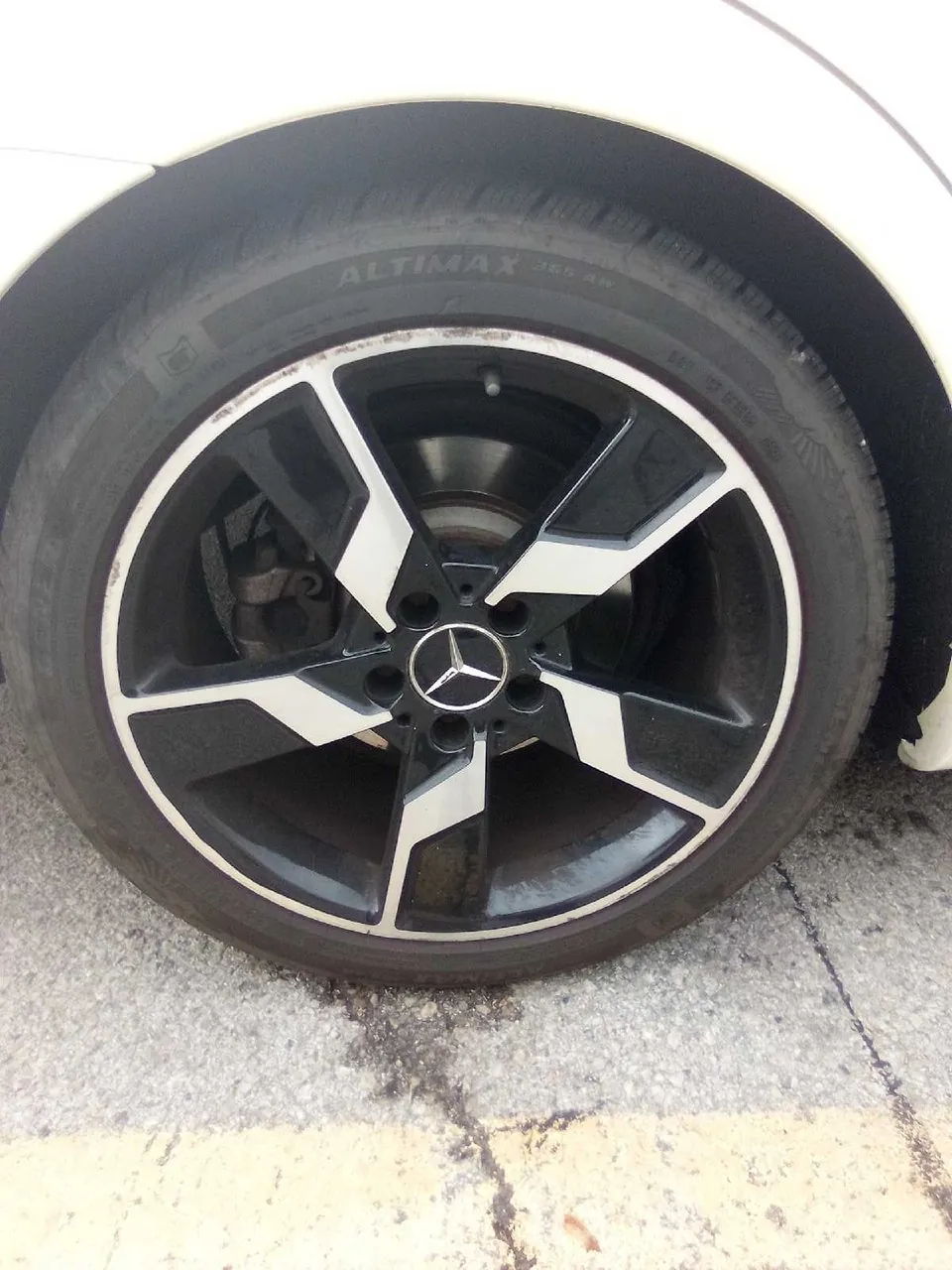 Mercedes-Benz E-Class 2012 photo 4