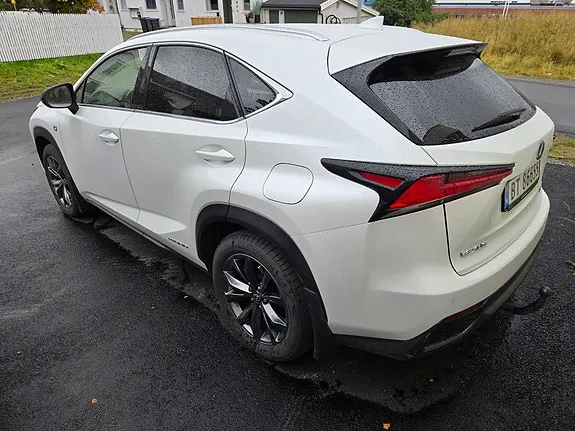 Lexus Nx300H 2018 photo 2