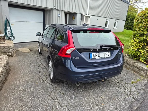 Volvo V60 2014 photo 2