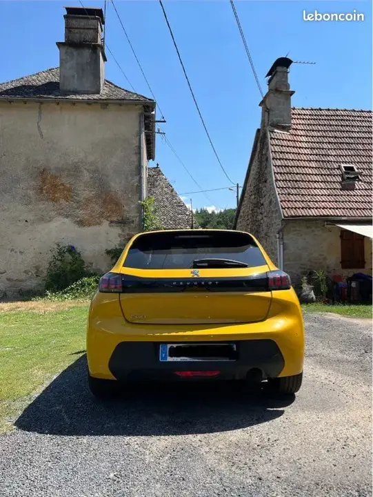 Peugeot 208 2021 photo 3
