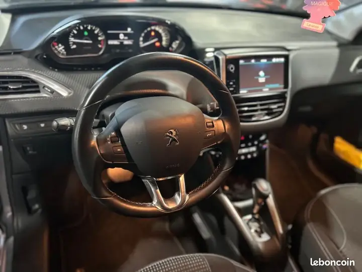 Peugeot 208 2018 photo 4