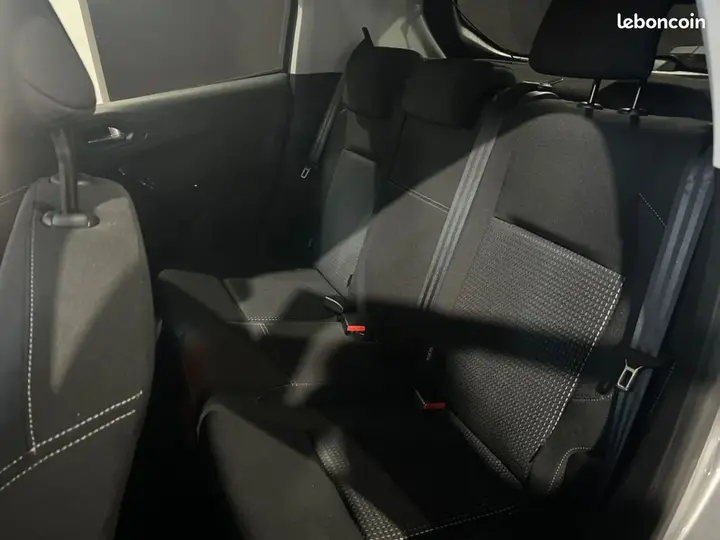 Peugeot 208 2018 photo 5