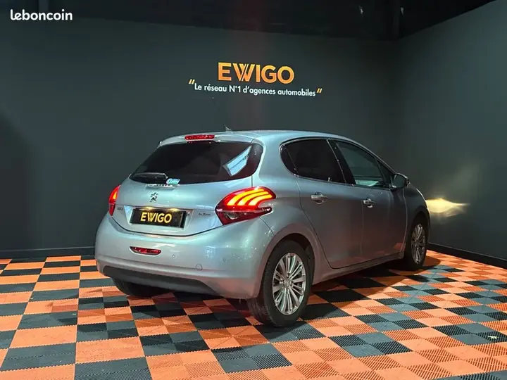 Peugeot 208 2018 photo 2