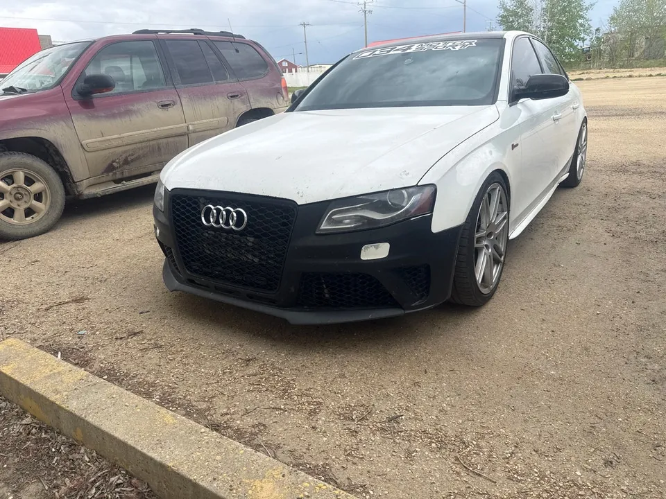 Audi S4 2011 photo 2