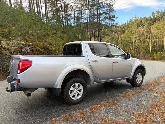 Mitsubishi L200 2011 photo 4