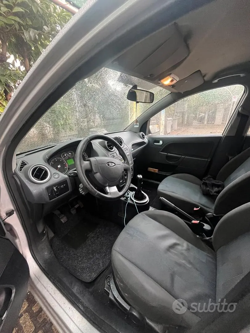 Ford Fiesta 2006 photo 4